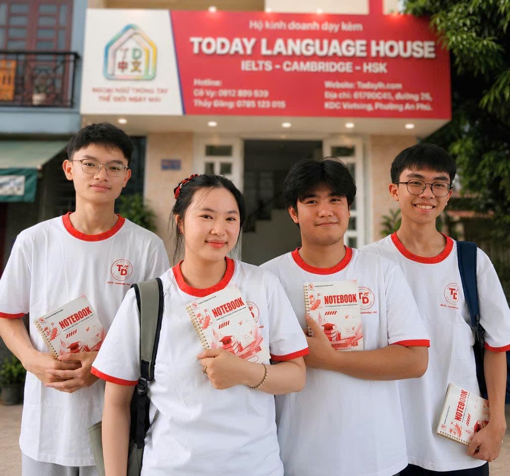 Học viên trải nghiệm lớp học thử tại Today Language House